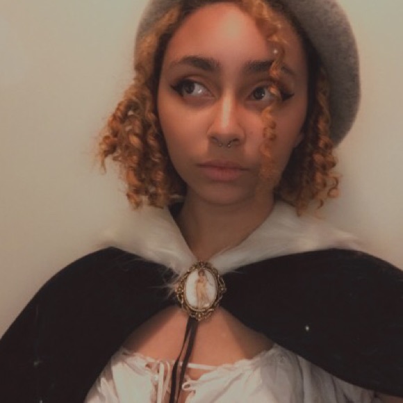 Meet your Posher, Midge - Picture 1 of 1